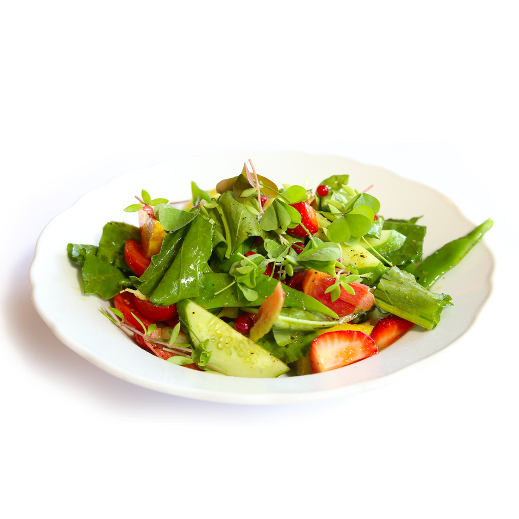Salade de légumes de saison + fraises + bleuets